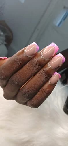 Geometric pattern nail design